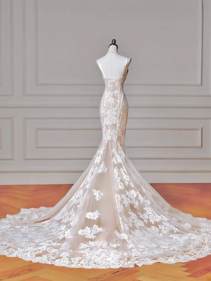 Zeitloses langes Brautkleid im Meerjungfrauenstil mit Spaghettiträgern, ärmellos, aus Spitze, mit Perlen und Schleppe, Modell AQ010