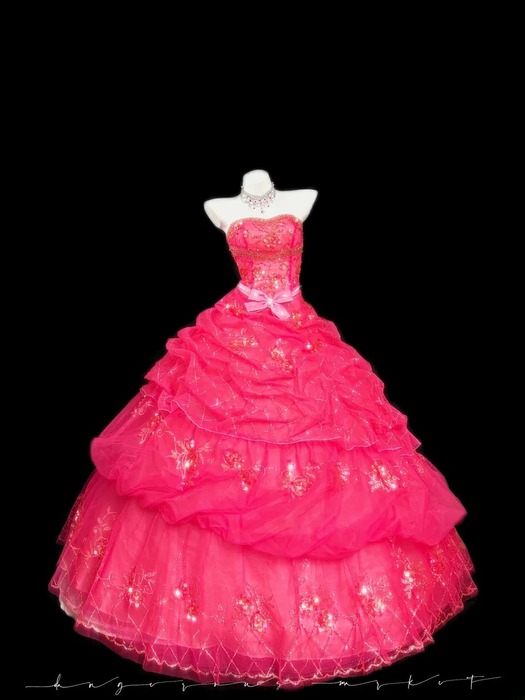Prinzessin Ballkleid Trägerlos Hot Pink Mit Gestuften Perlen Sweet 16 Kleider Quinceanera Kleid RB3352
