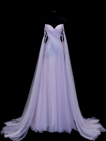 Elegantes, schulterfreies Meerjungfrauen-Abendkleid aus lila Tüll mit Cape-Stil – ein beeindruckendes langes Abendkleid für festliche Anlässe (SA010)