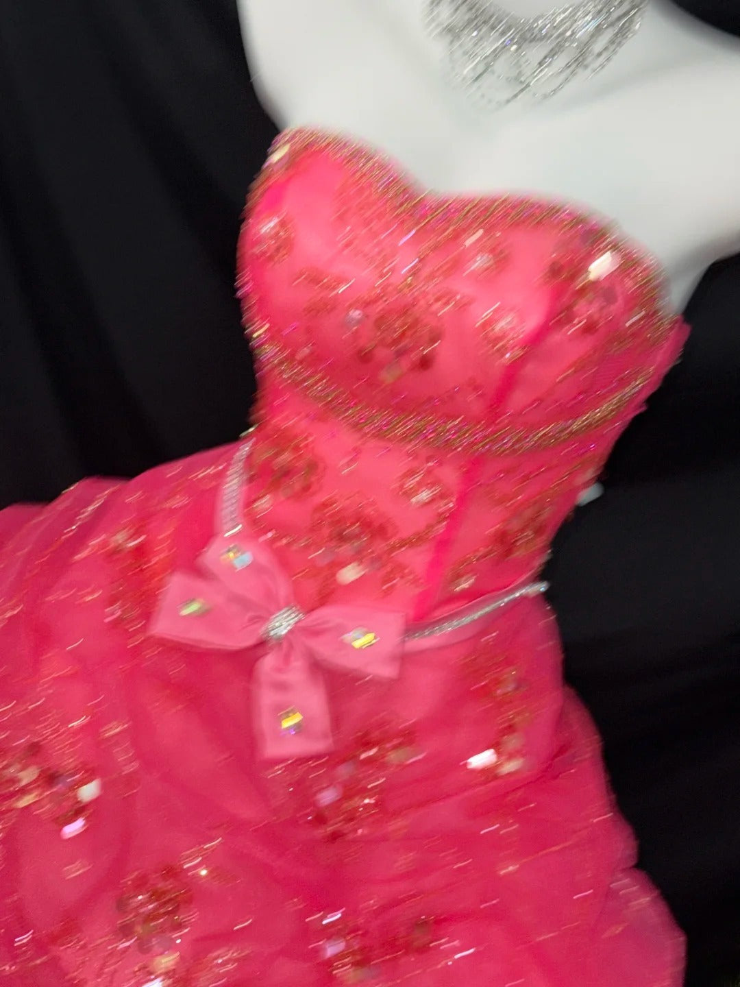 Prinzessin Ballkleid Trägerlos Hot Pink Mit Gestuften Perlen Sweet 16 Kleider Quinceanera Kleid RB3352