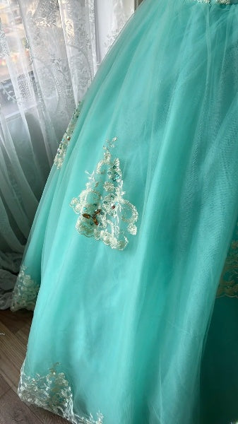 Langes Neckholder-Abendkleid für den 16. Geburtstag aus blauem Tüll, ärmelloses Ballkleid, Sweet Sixteen Geburtstagskleid RC0380