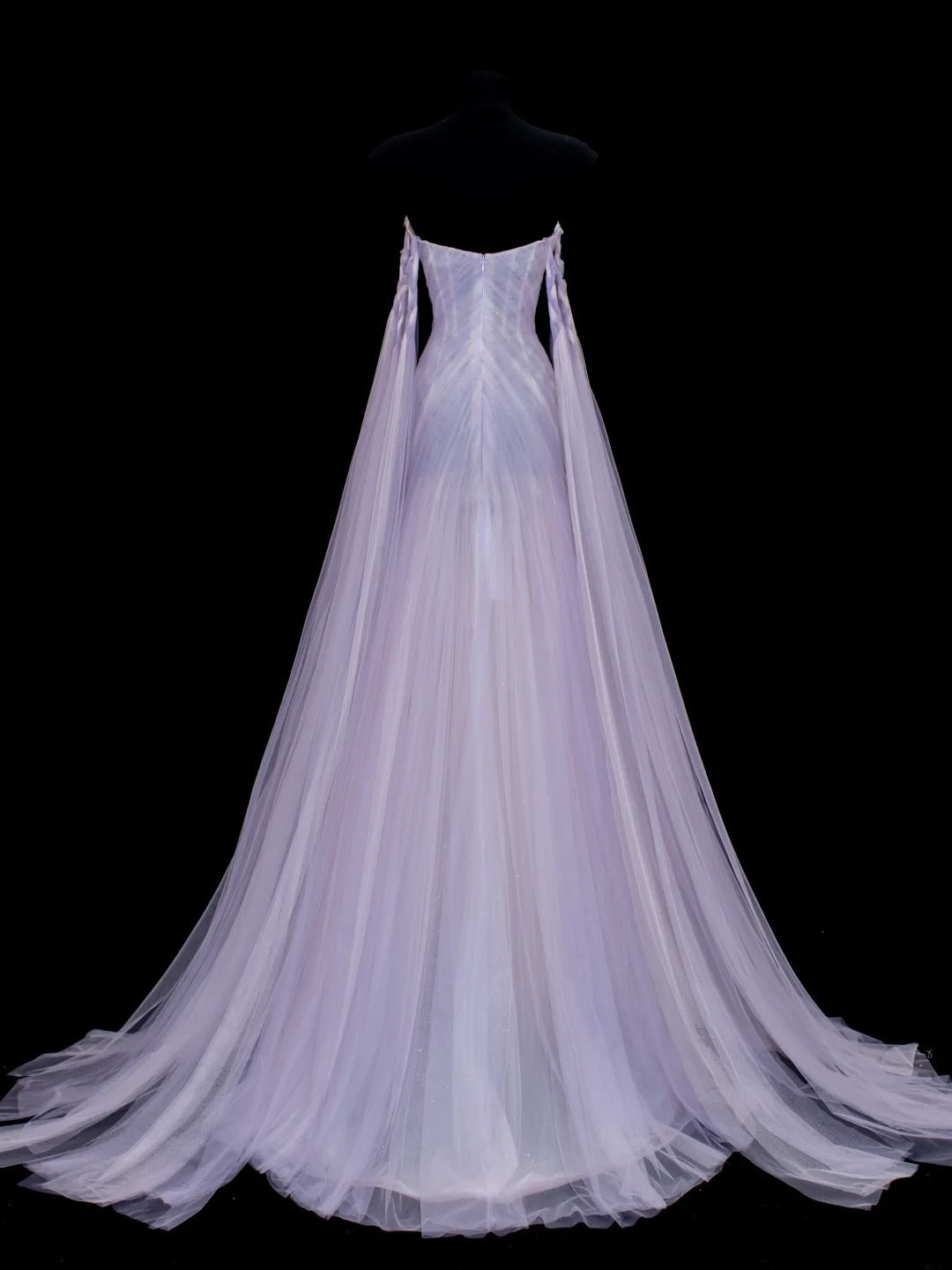Elegantes, schulterfreies Meerjungfrauen-Abendkleid aus lila Tüll mit Cape-Stil – ein beeindruckendes langes Abendkleid für festliche Anlässe (SA010)