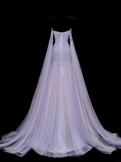 Elegantes, schulterfreies Meerjungfrauen-Abendkleid aus lila Tüll mit Cape-Stil – ein beeindruckendes langes Abendkleid für festliche Anlässe (SA010)