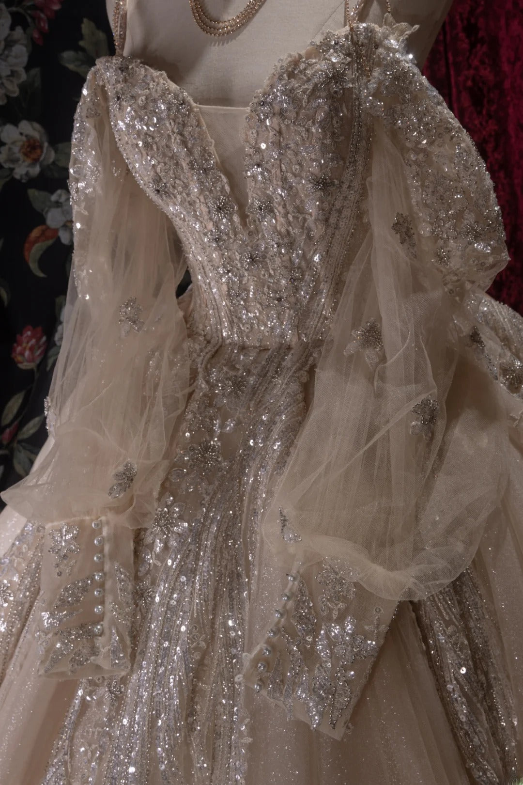 Princesses Fairytale Ball Gown Spaghetti Straps Champagne Lace Long With Beading Quince Dress Quinceanera Dresses Formal Birthday Outfits RB8035
