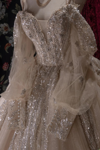 Princesses Fairytale Ball Gown Spaghetti Straps Champagne Lace Long With Beading Quince Dress Quinceanera Dresses Formal Birthday Outfits RB8035