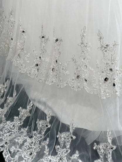 Vintage Ball Gown Strapless White Tulle With Appliqued Lace Brides Gown Bridal Dress Wedding Dresses Style RB7553