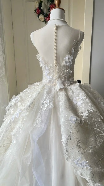 Weißes Quinceanera-Ballkleid zum 15. Geburtstag, U-Ausschnitt, gestufte Spitzenlagen, langes Festkleid RC0382