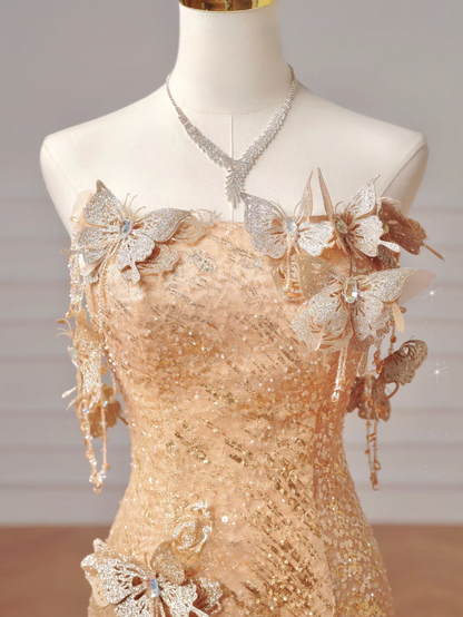 Elegantes, trägerloses Meerjungfrauen-Abendkleid mit goldenen Pailletten und Schmetterlingsmotiv – ein beeindruckendes, langes Abendkleid für Teenager und Schülerinnen (AQ012).