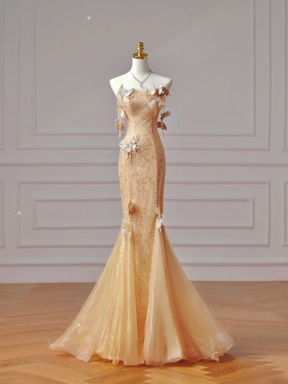 Elegantes, trägerloses Meerjungfrauen-Abendkleid mit goldenen Pailletten und Schmetterlingsmotiv – ein beeindruckendes, langes Abendkleid für Teenager und Schülerinnen (AQ012).