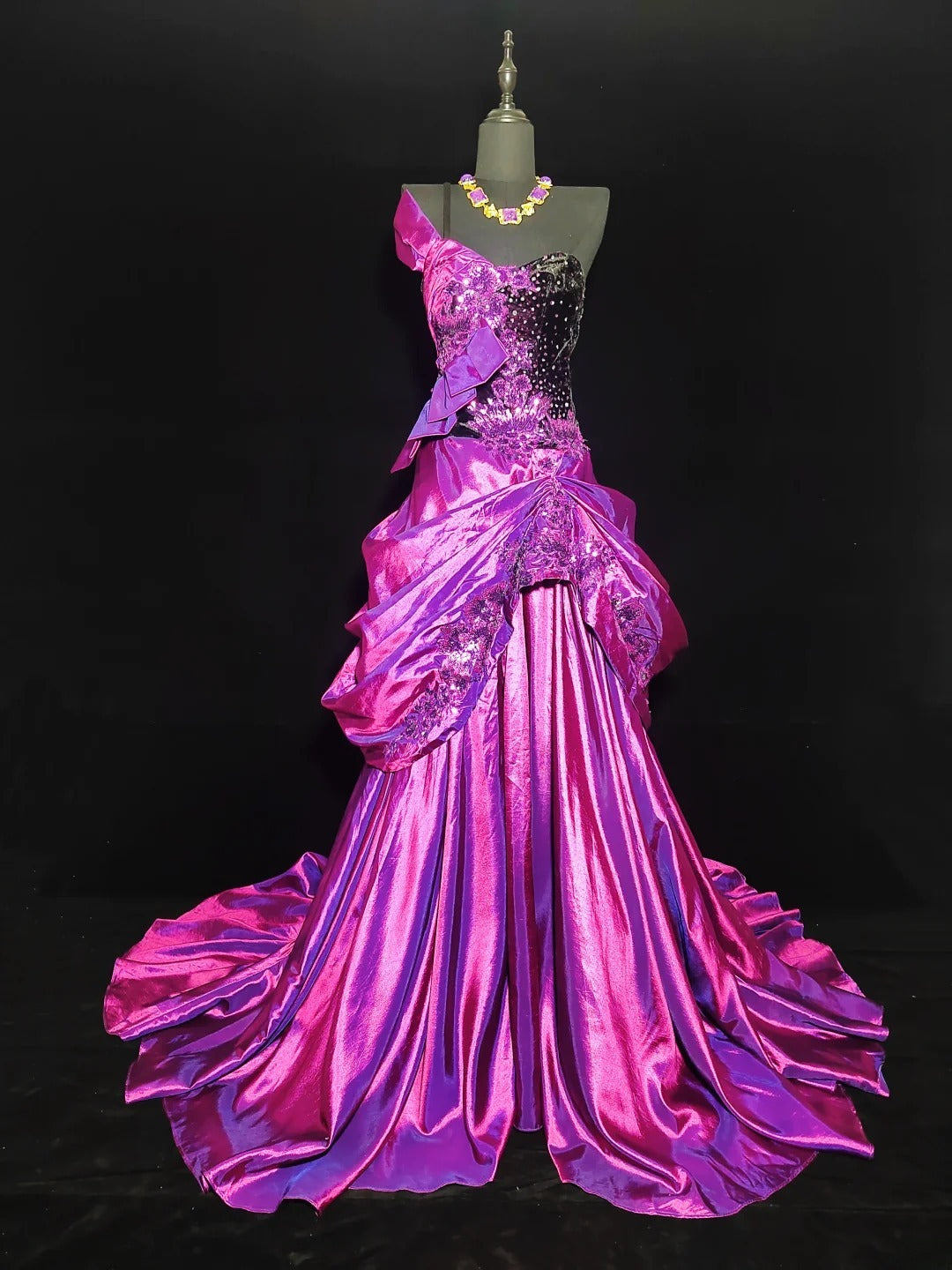 Robe de bal longue sans manches en satin rose fuchsia, coupe trapèze, asymétrique, épaule dénudée, pour fin d'études secondaires (AS013)
