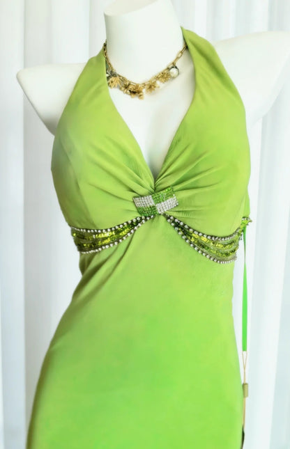 Robe de bal longue verte style années 90, col fourreau et dos nu, ornée de perles, idéale pour un 20e anniversaire ou toute autre occasion spéciale (AS013).