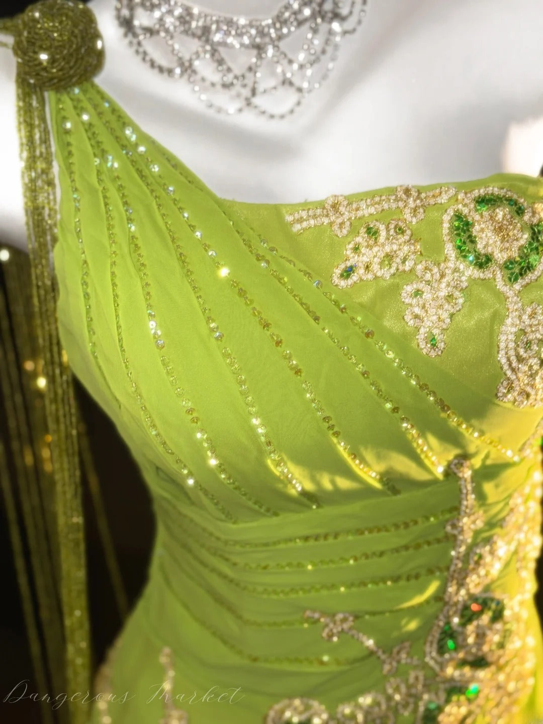 Modeste Robes de bal Sirène Asymétrique Vert avec Perles Longues Tenues de Soirée Formelles RB3355