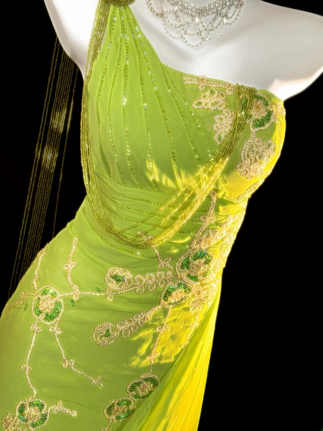 Modeste Robes de bal Sirène Asymétrique Vert avec Perles Longues Tenues de Soirée Formelles RB3355