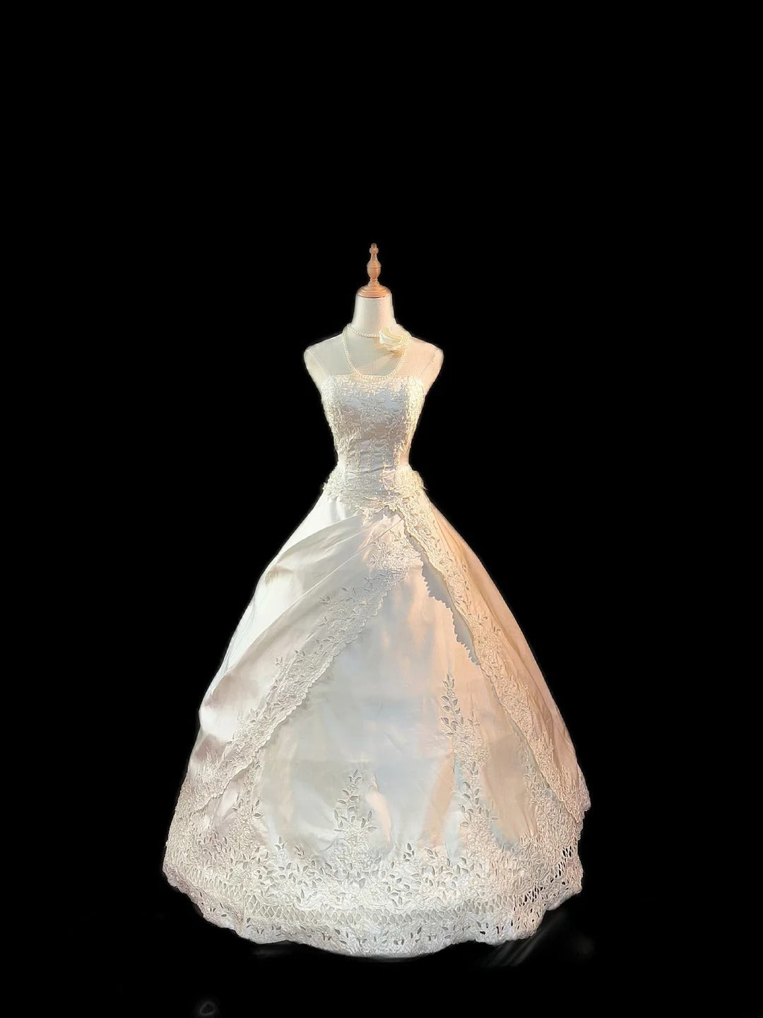 Robes de Bal Féeriques Blanches Sans Bretelles en Dentelle avec Robes de Mariée Appliquées RB3356