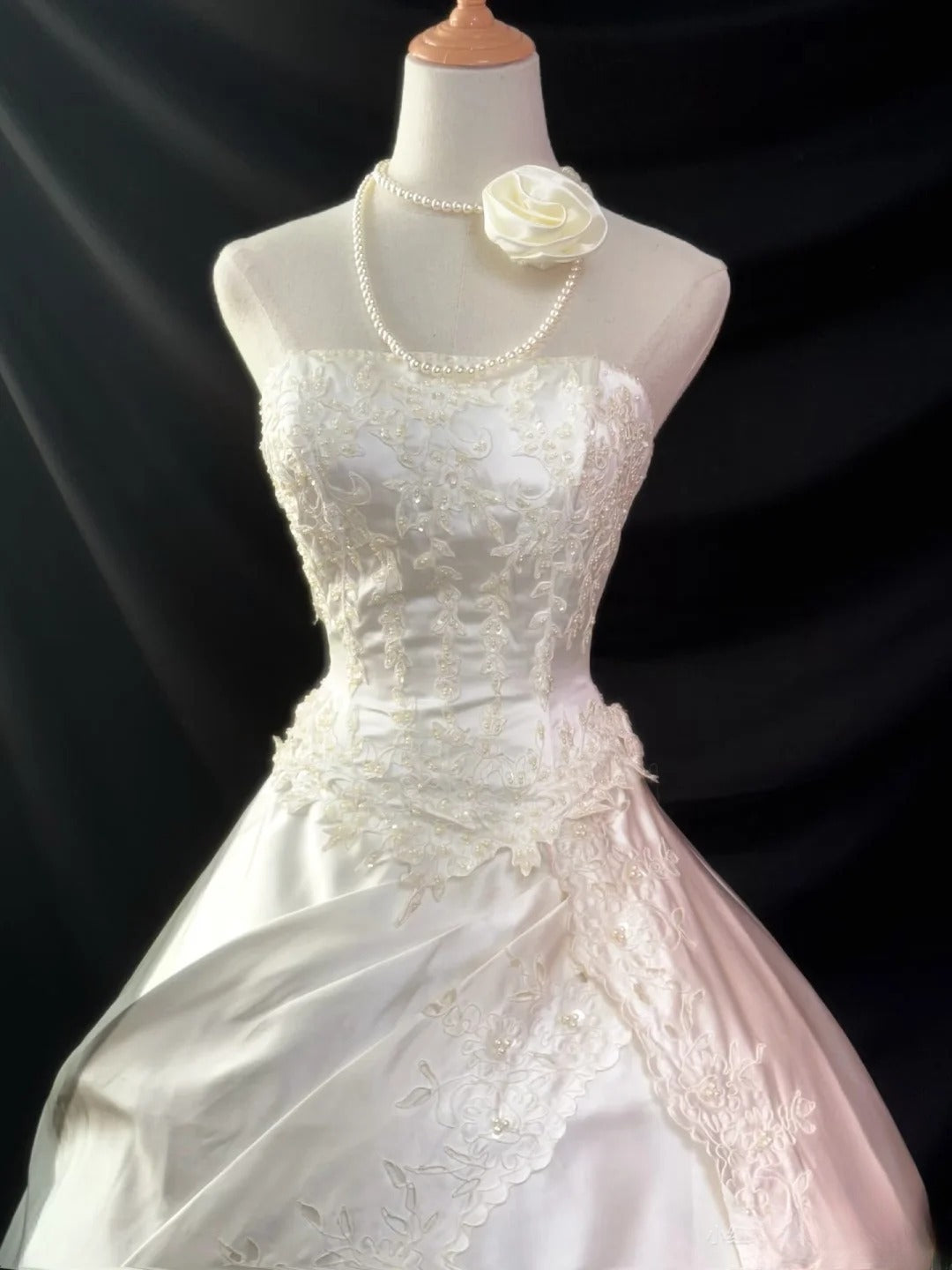 Robes de Bal Féeriques Blanches Sans Bretelles en Dentelle avec Robes de Mariée Appliquées RB3356