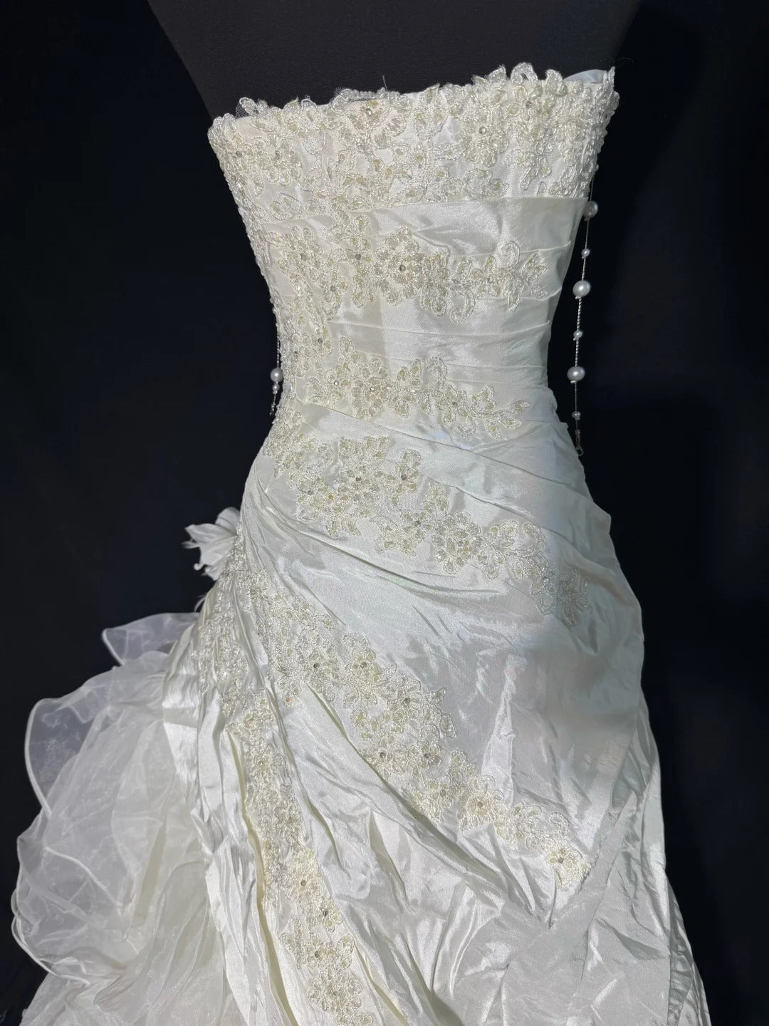 Brautkleid, trägerlos, tiefe Taille, Meerjungfrauenstil, 1950er/1940er Jahre, trägerlose Spitze mit Applikationen, weiß, in Petite/Plus Size, AS014
