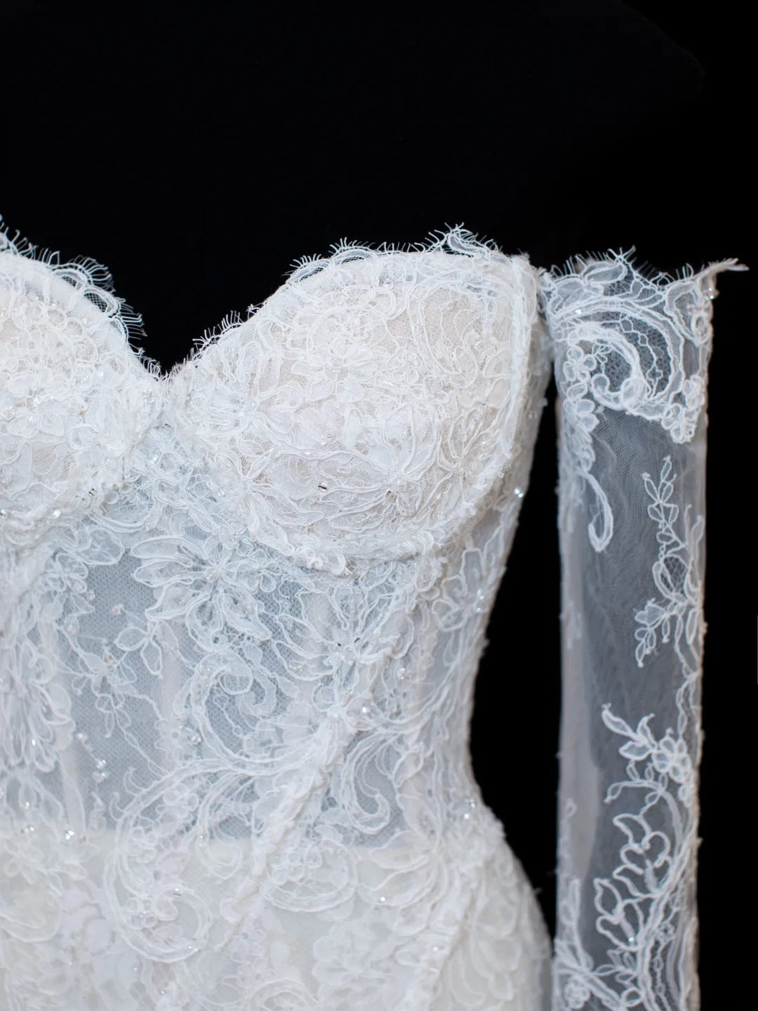 Elegante, schlichte Brautkleider im Meerjungfrauenstil mit schulterfreiem Schnitt, langen Ärmeln und Spitze, auch in kleinen und großen Größen erhältlich (SA015)