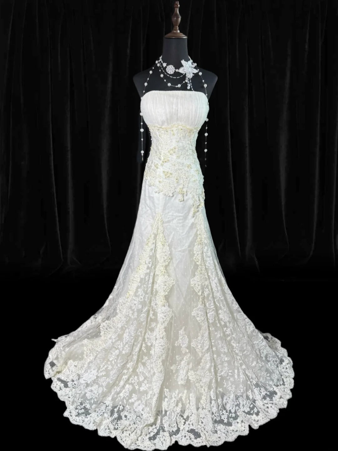 Robe de mariée bustier taille basse années 40/50, coupe sirène, dentelle et tulle ornés d'appliqués, blanche, tailles petites et grandes, AS015