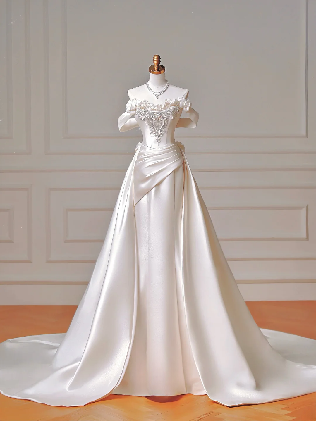 Robe de mariée longue et romantique, style sirène, épaules dénudées, en satin plissé, avec manches, référence AQ015