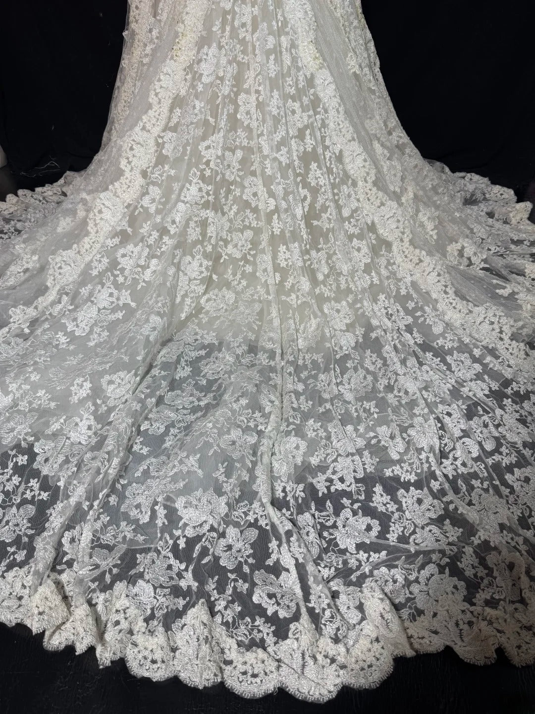 Robe de mariée bustier taille basse années 40/50, coupe sirène, dentelle et tulle ornés d'appliqués, blanche, tailles petites et grandes, AS015