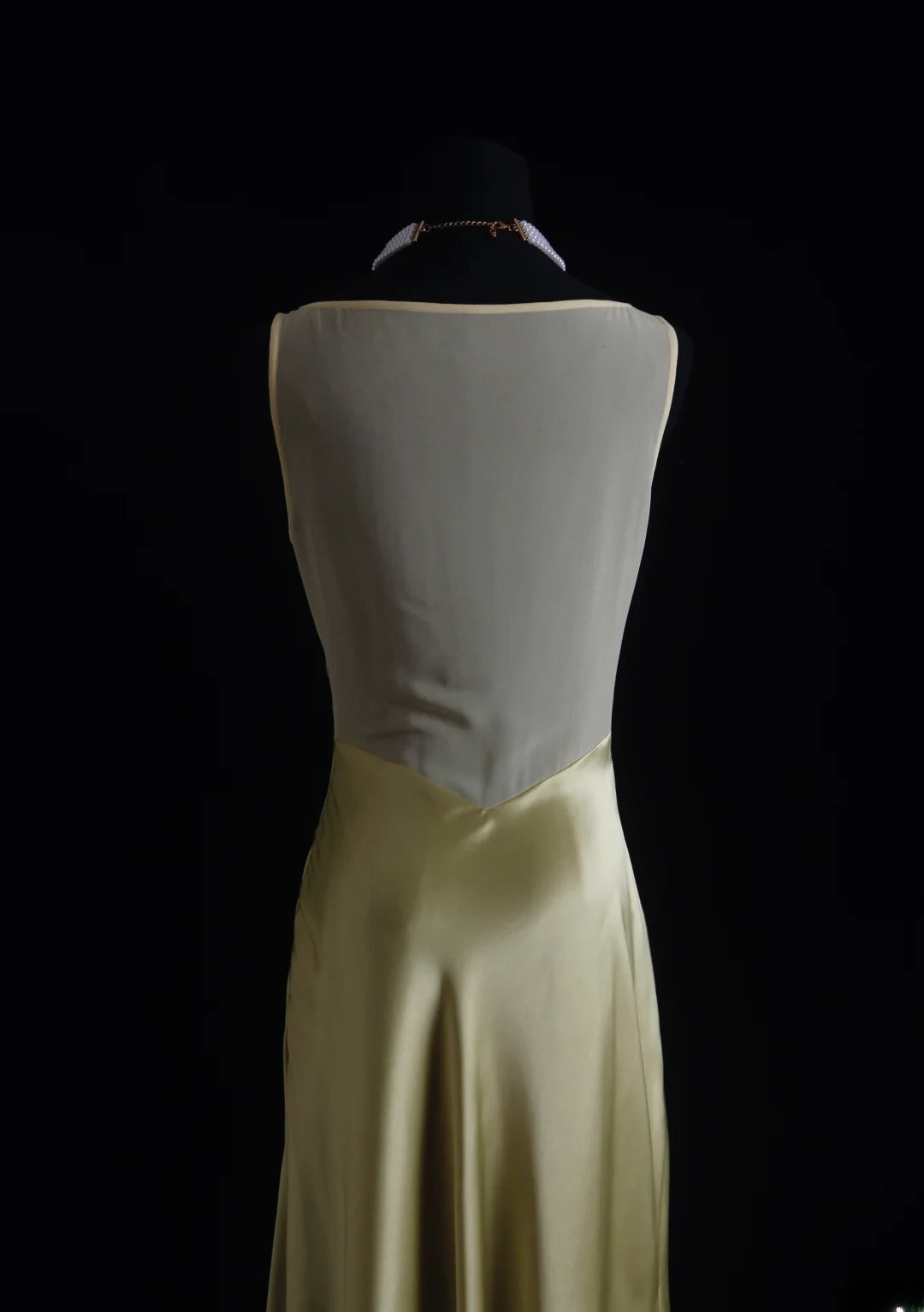 Robe de bal vintage années 90, coupe sirène, col en V, satin de soie vert mi-long, référence AS016