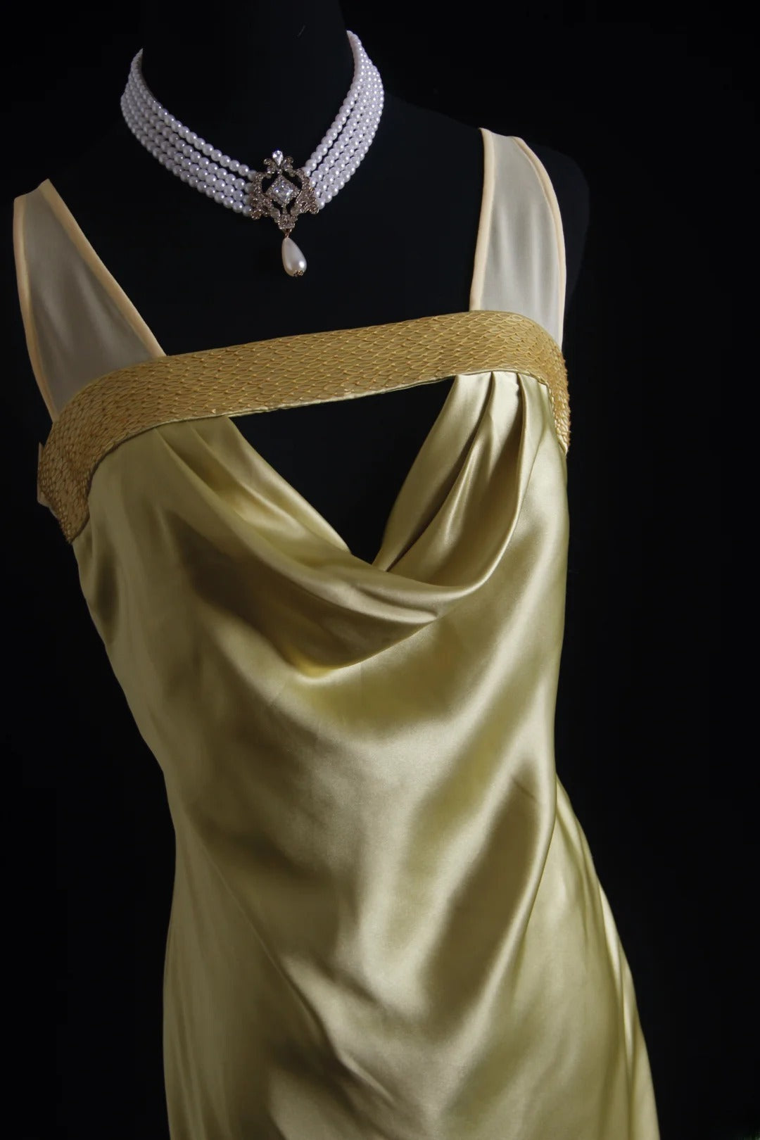 Robe de bal vintage années 90, coupe sirène, col en V, satin de soie vert mi-long, référence AS016