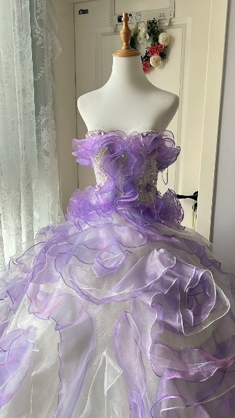 Quinceanera-Ballkleid für den 15. Geburtstag, schulterfrei, Flieder, mit gestuften Lagen, langes Kleid RC0386