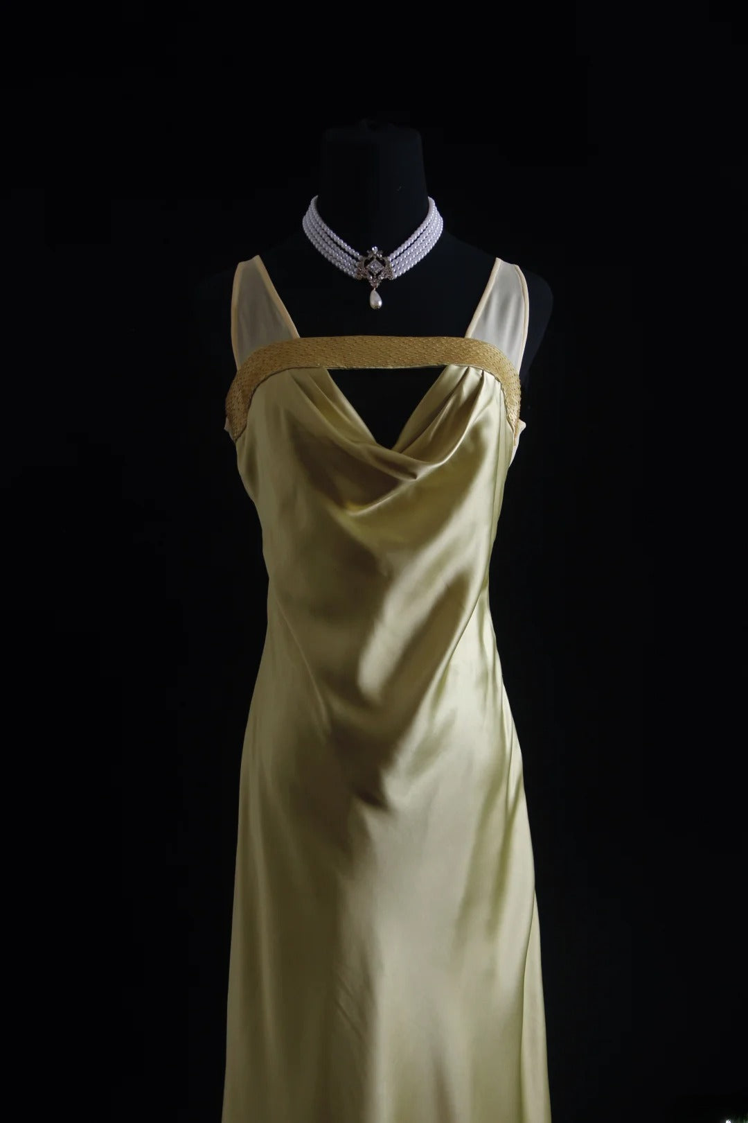 Robe de bal vintage années 90, coupe sirène, col en V, satin de soie vert mi-long, référence AS016