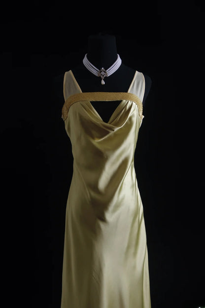 Robe de bal vintage années 90, coupe sirène, col en V, satin de soie vert mi-long, référence AS016