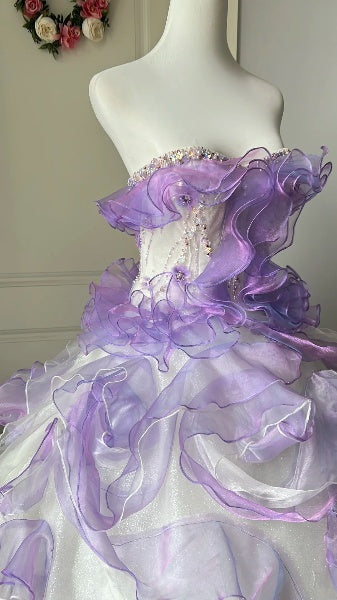 Quinceanera-Ballkleid für den 15. Geburtstag, schulterfrei, Flieder, mit gestuften Lagen, langes Kleid RC0386