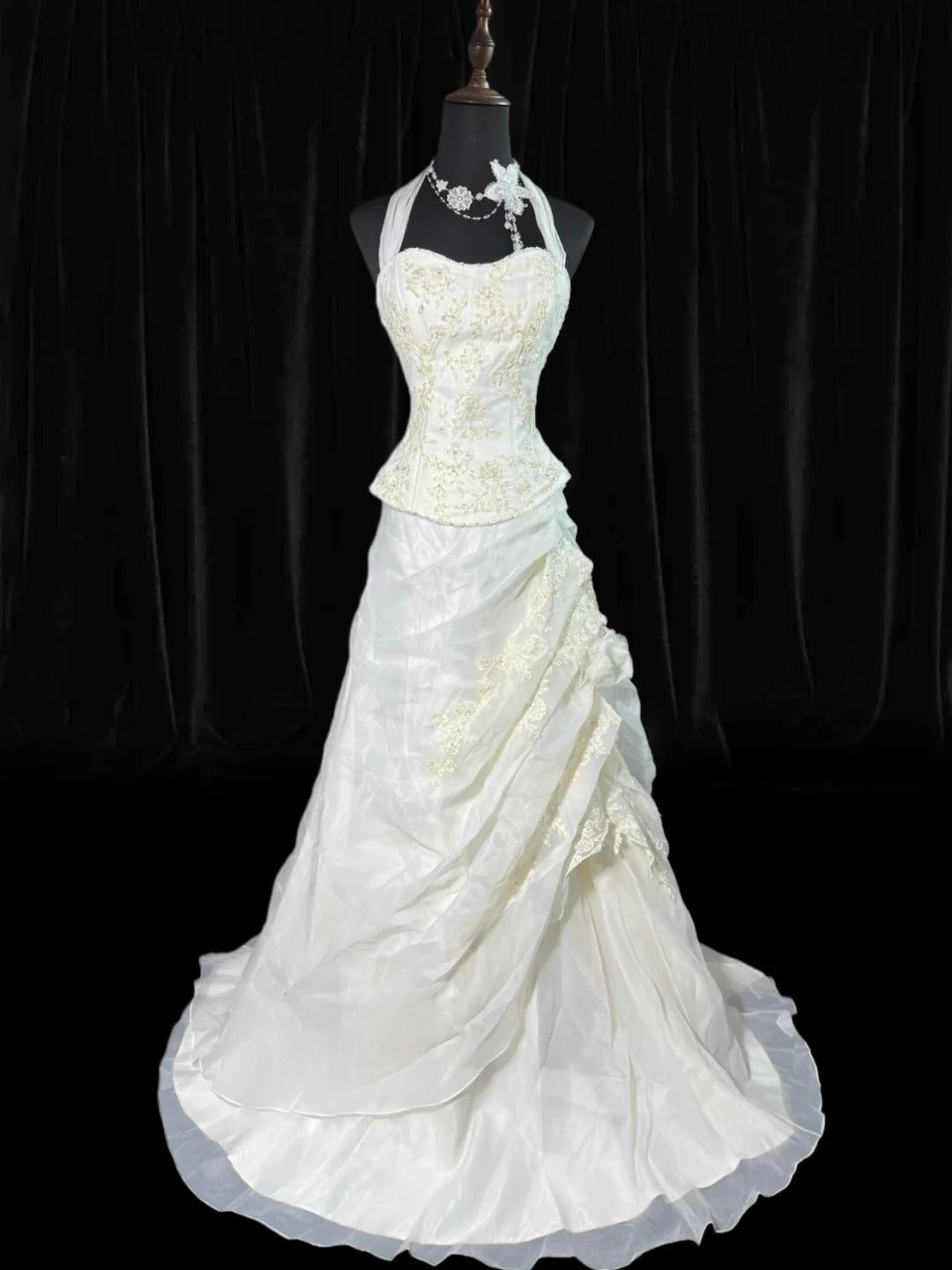 Brautkleid trägerlos, tiefe Taille, 1950er/1940er Jahre, zweiteilig, Ballkleid mit Neckholder, Tüll mit Applikationen, weiß, in Petite/Plus Size, für Damen AS017