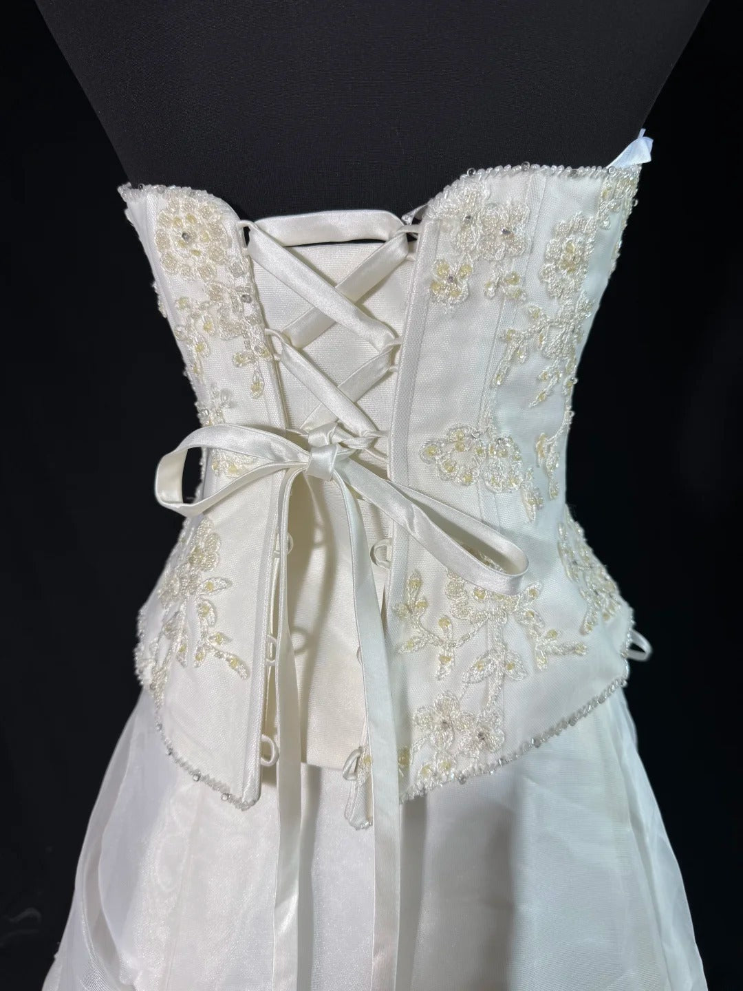 Brautkleid trägerlos, tiefe Taille, 1950er/1940er Jahre, zweiteilig, Ballkleid mit Neckholder, Tüll mit Applikationen, weiß, in Petite/Plus Size, für Damen AS017