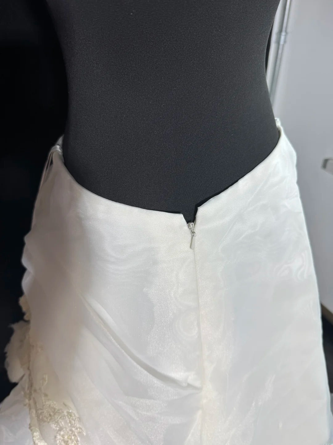 Brautkleid trägerlos, tiefe Taille, 1950er/1940er Jahre, zweiteilig, Ballkleid mit Neckholder, Tüll mit Applikationen, weiß, in Petite/Plus Size, für Damen AS017