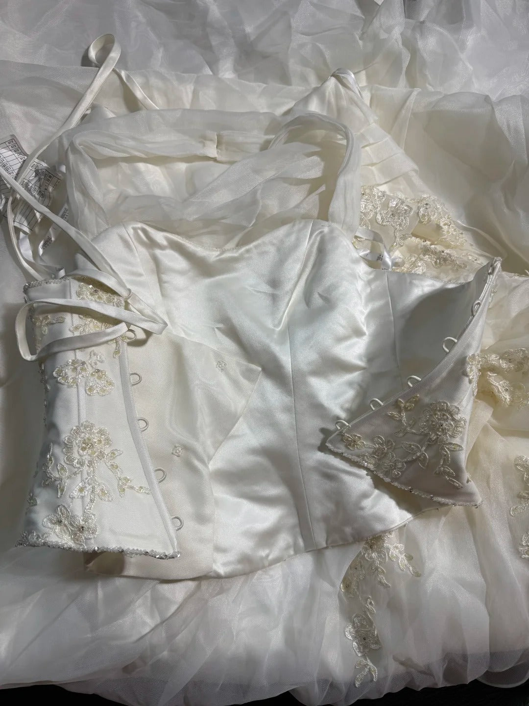 Brautkleid trägerlos, tiefe Taille, 1950er/1940er Jahre, zweiteilig, Ballkleid mit Neckholder, Tüll mit Applikationen, weiß, in Petite/Plus Size, für Damen AS017