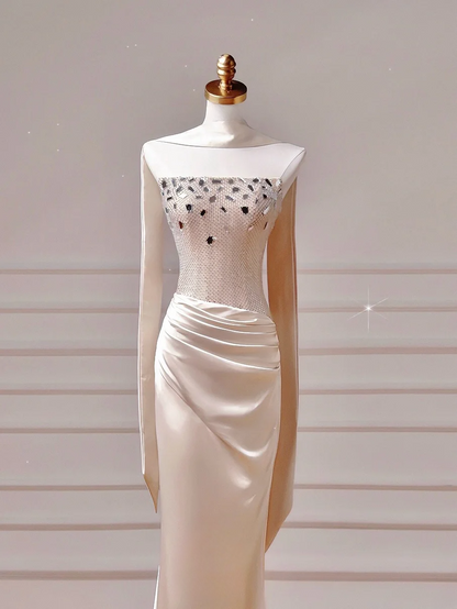 Elegantes, ästhetisches Meerjungfrauen-Kleid aus trägerlosem, rosafarbenem Satin mit plissiertem Schal – ein beeindruckendes, langes Partykleid für Teenager und Schülerinnen (AQ018).