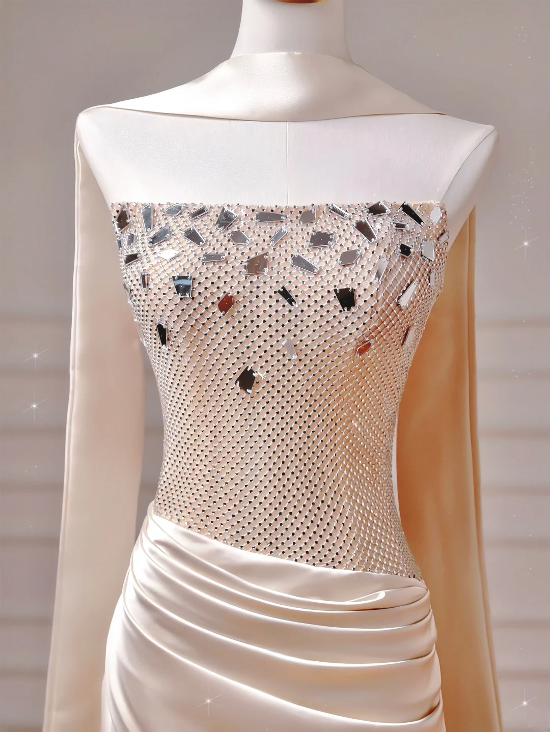 Elegantes, ästhetisches Meerjungfrauen-Kleid aus trägerlosem, rosafarbenem Satin mit plissiertem Schal – ein beeindruckendes, langes Partykleid für Teenager und Schülerinnen (AQ018).