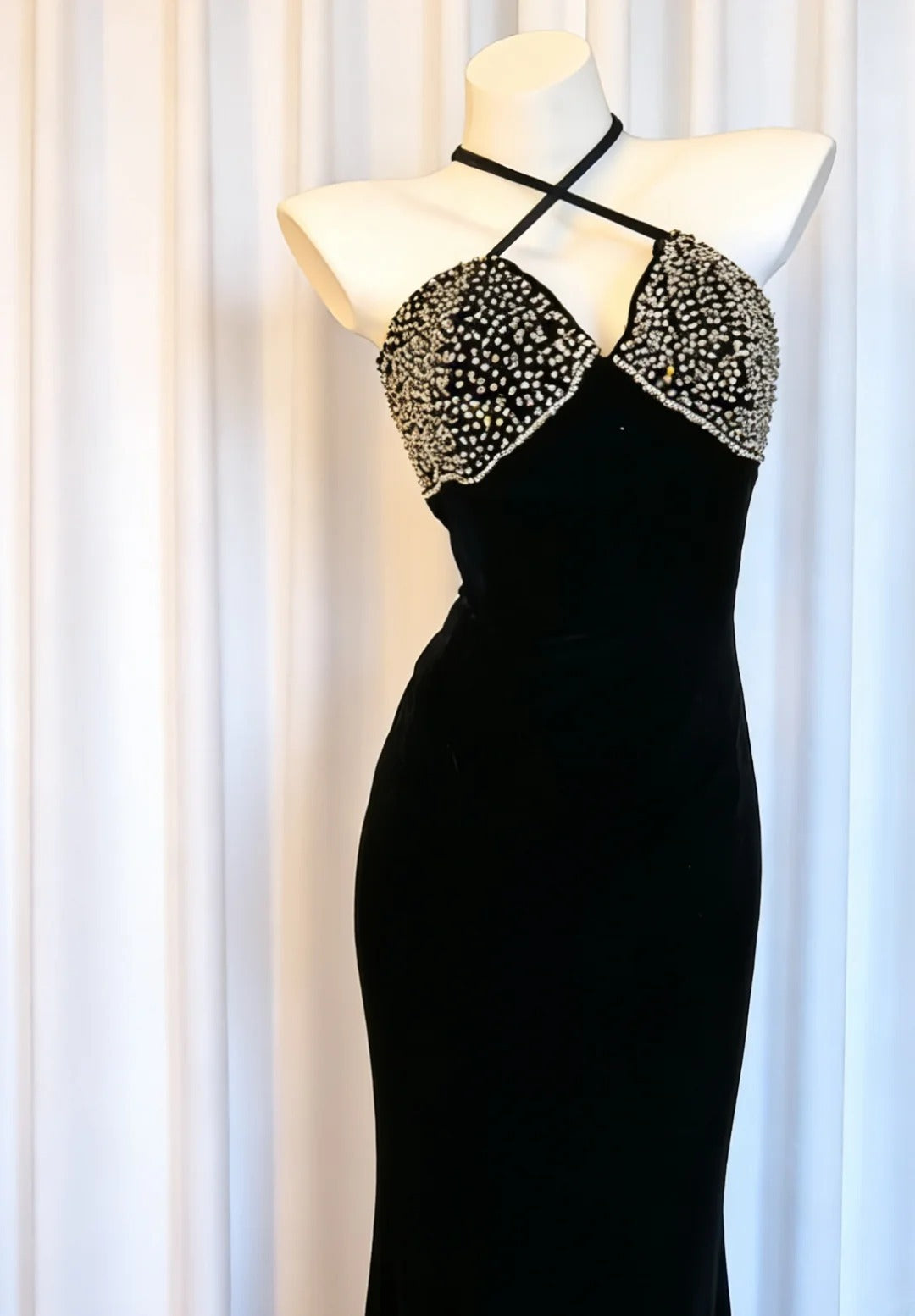 Robe de bal longue sirène unique à dos nu et fente latérale ornée de perles, idéale pour un 20e anniversaire (AS019)