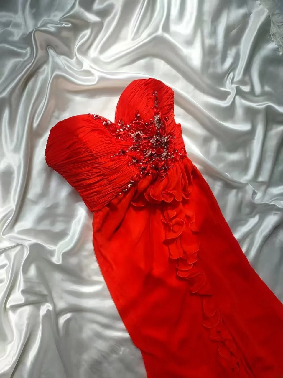 Robe de bal longue rouge classique en mousseline, coupe trapèze, décolleté cœur, sans manches, pour les élèves de terminale (AS020)
