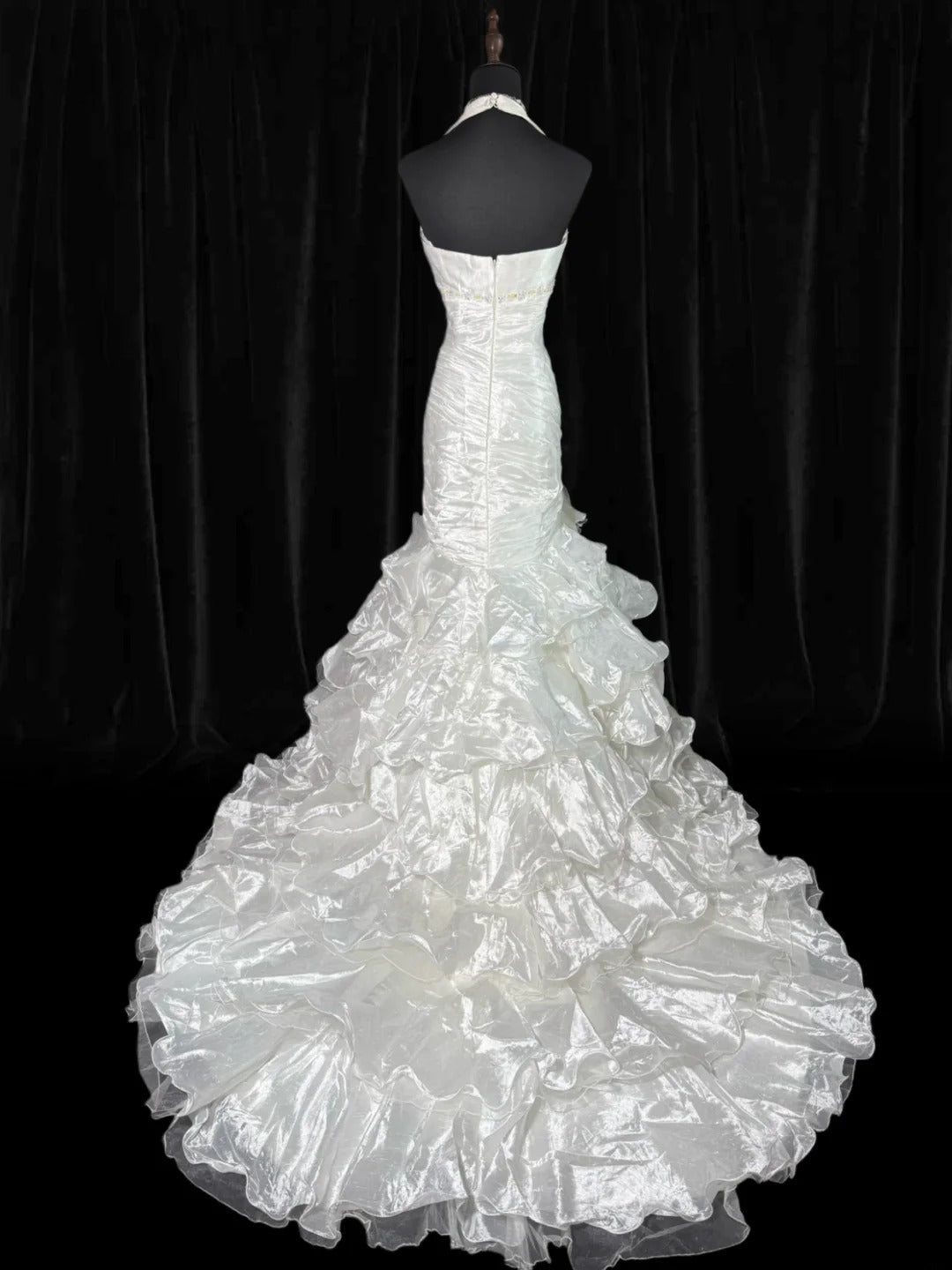 Zeitloses, ärmelloses Meerjungfrauen-Brautkleid aus weißem Taft mit Stufenrock, Falten und Perlenbesatz, langes, tailliertes Vintage-Kleid im Stil der 1920er Jahre (AS022)