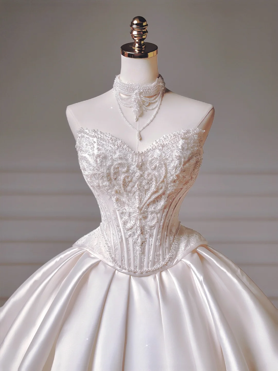 Langes Prinzessinnen-Hochzeitskleid, Ballkleid mit Herzausschnitt, plissiert, Satin, abnehmbare Ärmel, weißes Brautkleid AQ022