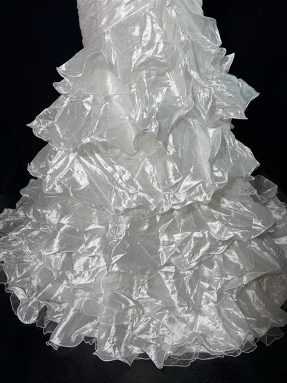 Zeitloses, ärmelloses Meerjungfrauen-Brautkleid aus weißem Taft mit Stufenrock, Falten und Perlenbesatz, langes, tailliertes Vintage-Kleid im Stil der 1920er Jahre (AS022)