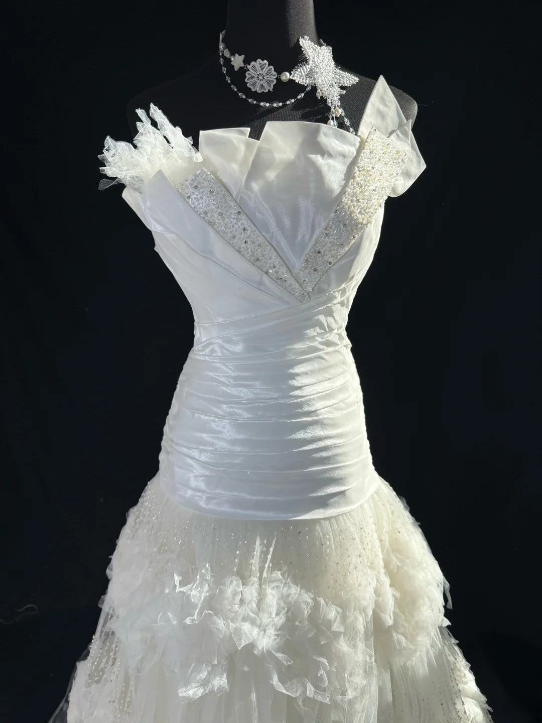 Robe de mariée sirène intemporelle pour femme, bustier sans manches, en tulle blanc à volants plissés et perles, coupe longue vintage années 1920 AS024