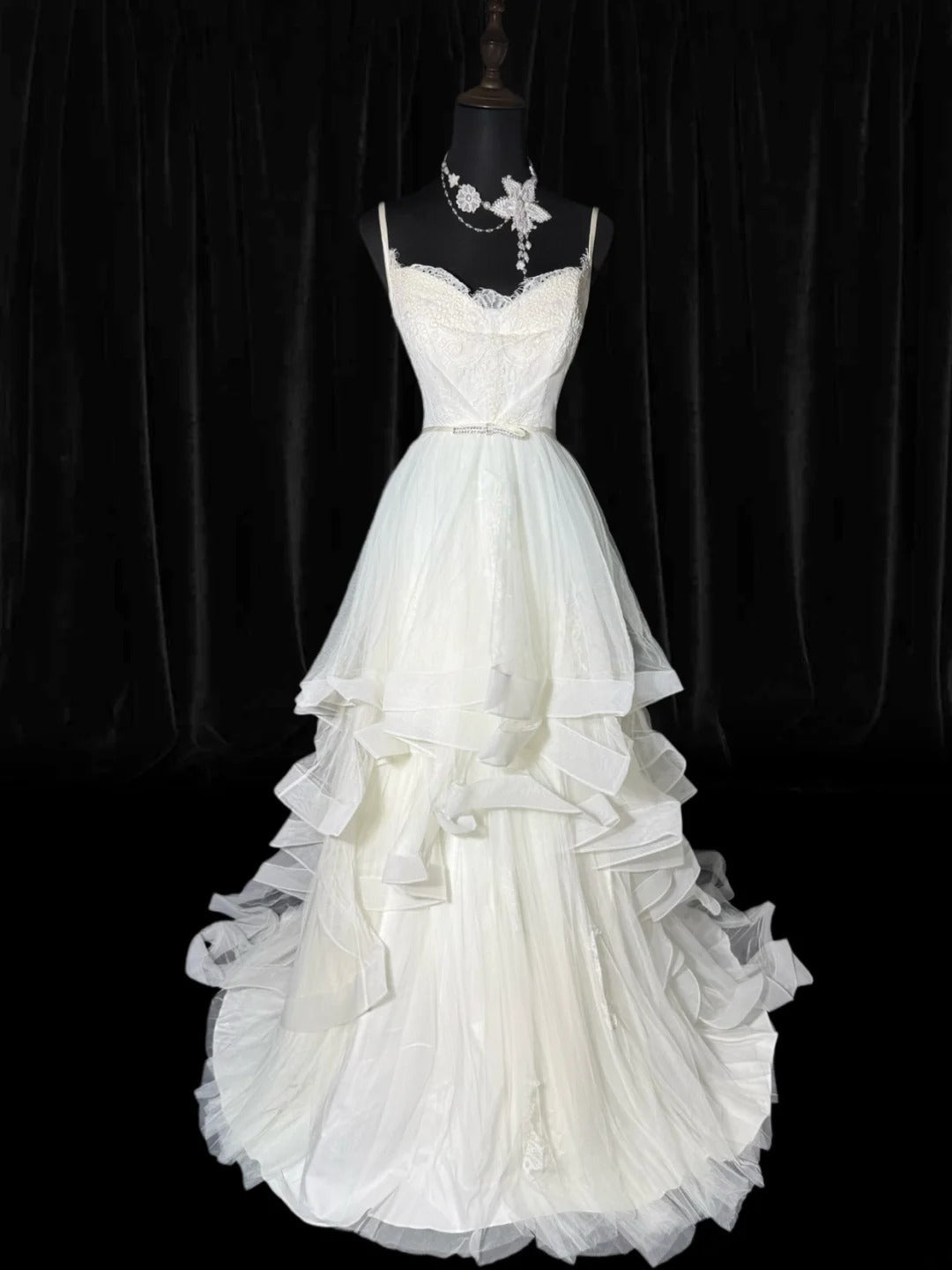 Ethereal Wedding Gowns Brautkleider Ballkleid Spaghettiträger für die Braut Tüll Weiß Brautkleid in Petite/Plus Size mit Spitze für Damen AS025
