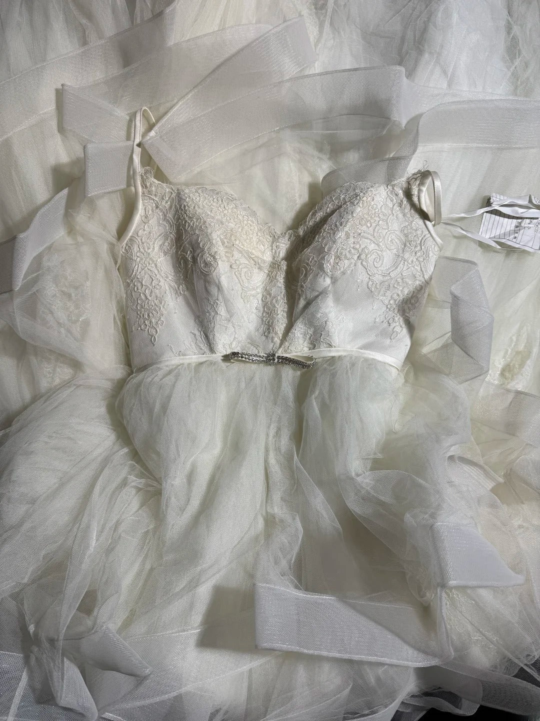 Ethereal Wedding Gowns Brautkleider Ballkleid Spaghettiträger für die Braut Tüll Weiß Brautkleid in Petite/Plus Size mit Spitze für Damen AS025