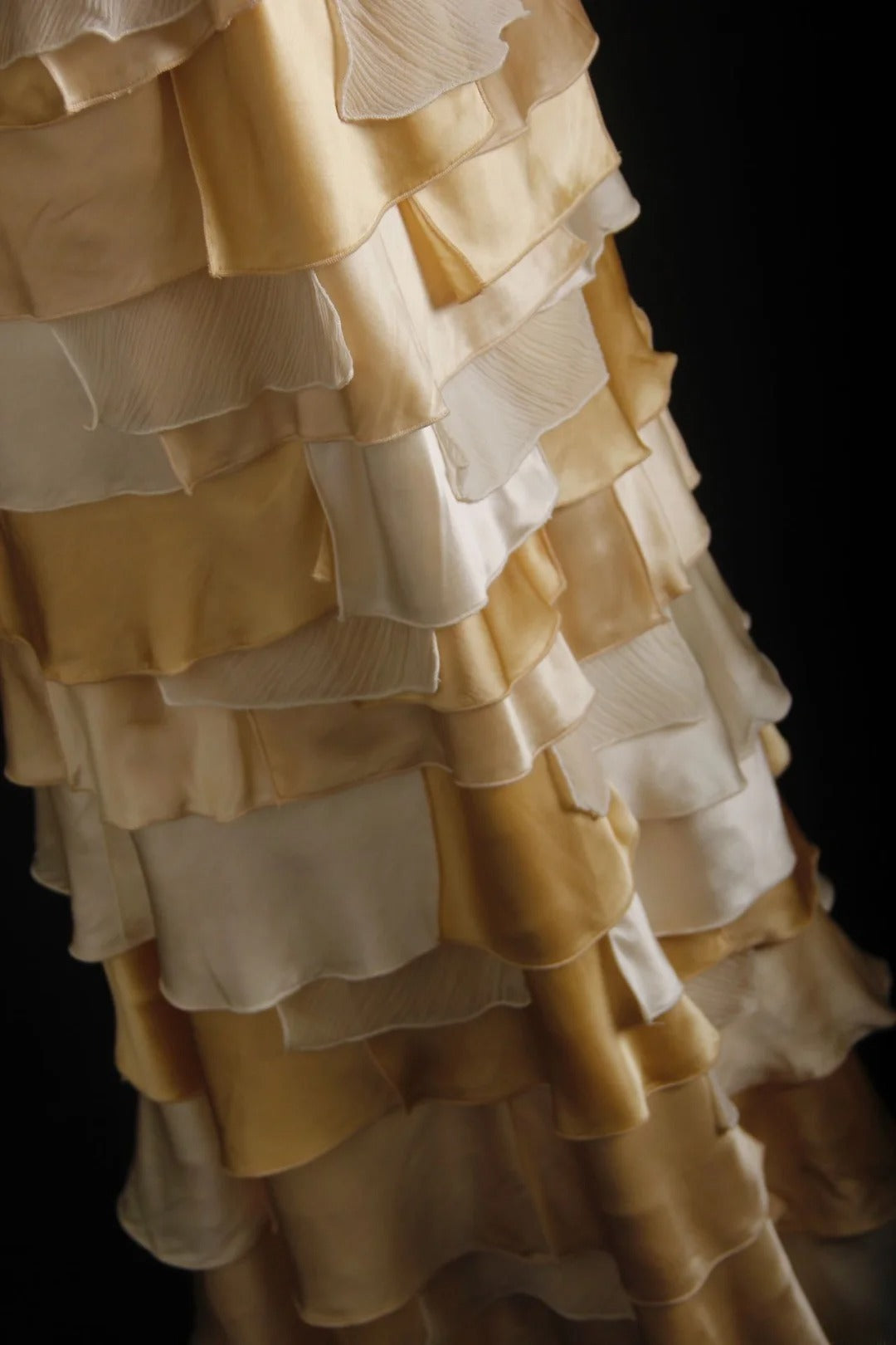 Robe de bal vintage années 90, coupe trapèze, dos nu, dorée à volants et perles, longue robe de soirée AS025
