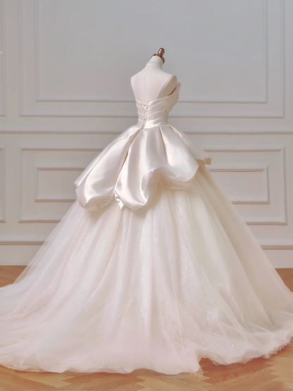 Romantisches langes Brautkleid im Ballkleid-Stil mit Herzausschnitt, Satin, Spitze und Falten, figurbetont mit Ärmeln, Modell AQ026
