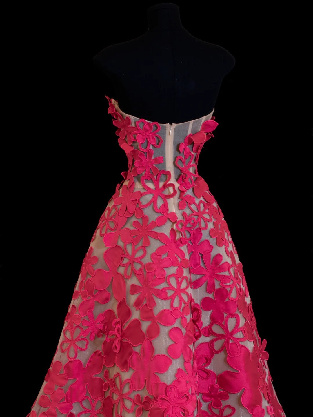 Robe de bal, robe de soirée, robe de cocktail, robe de bal longue, robe de soirée élégante, décolleté cœur, dentelle rose fuchsia, style sophistiqué, SA026
