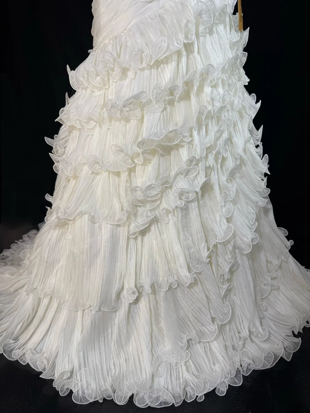 Zeitloses, trägerloses, ärmelloses Meerjungfrauen-Brautkleid mit Herzausschnitt, weißem Tüll, gestuften Falten und Perlen, langem Rock, figurbetontem Schnitt, Vintage-Stil der 1920er Jahre, AS026
