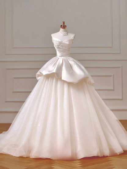 Romantisches langes Brautkleid im Ballkleid-Stil mit Herzausschnitt, Satin, Spitze und Falten, figurbetont mit Ärmeln, Modell AQ026