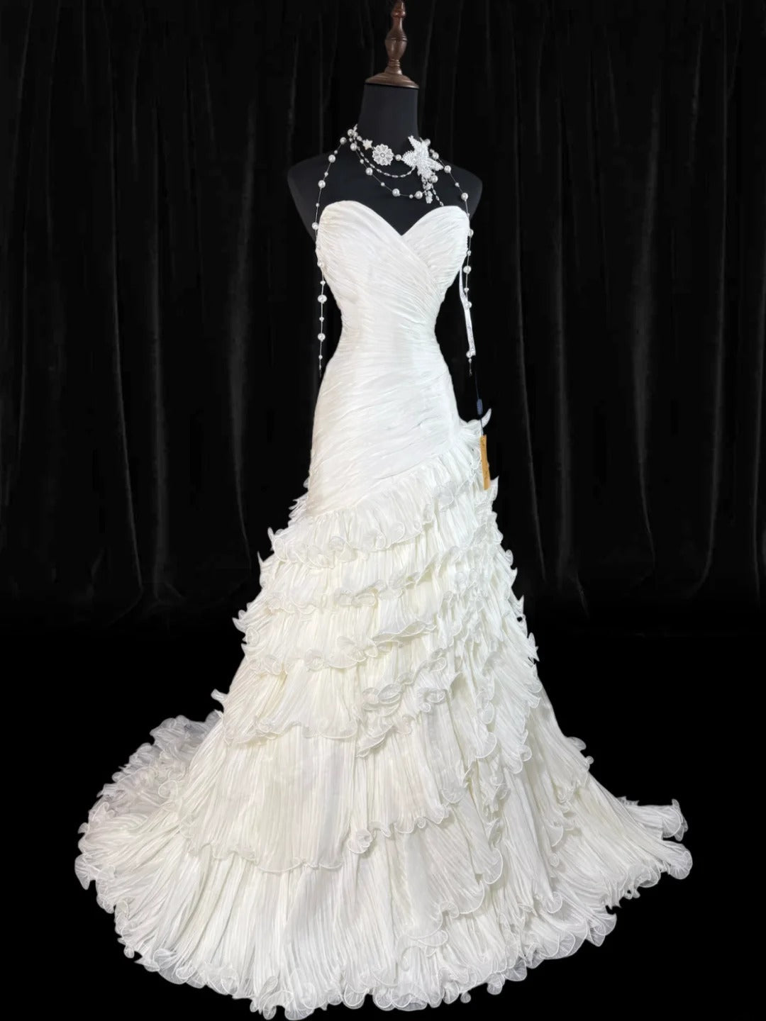 Zeitloses, trägerloses, ärmelloses Meerjungfrauen-Brautkleid mit Herzausschnitt, weißem Tüll, gestuften Falten und Perlen, langem Rock, figurbetontem Schnitt, Vintage-Stil der 1920er Jahre, AS026